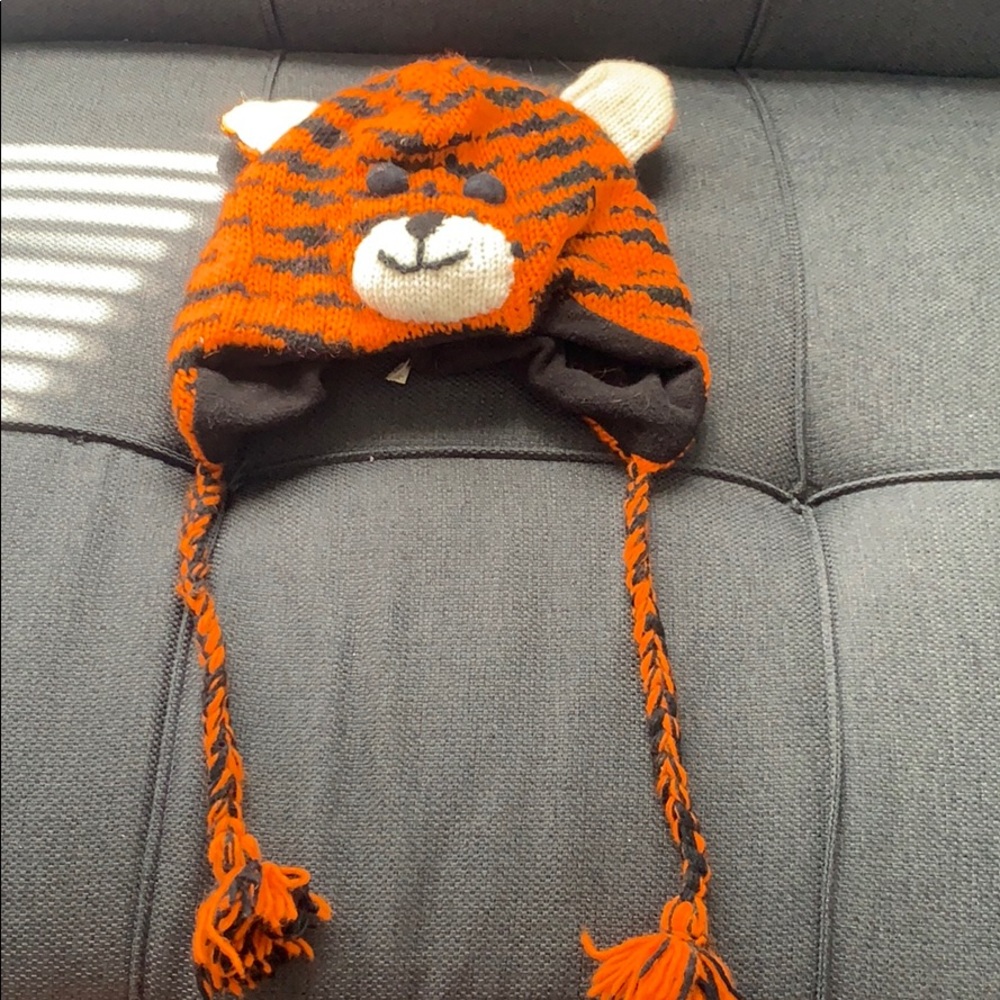Tiger hat